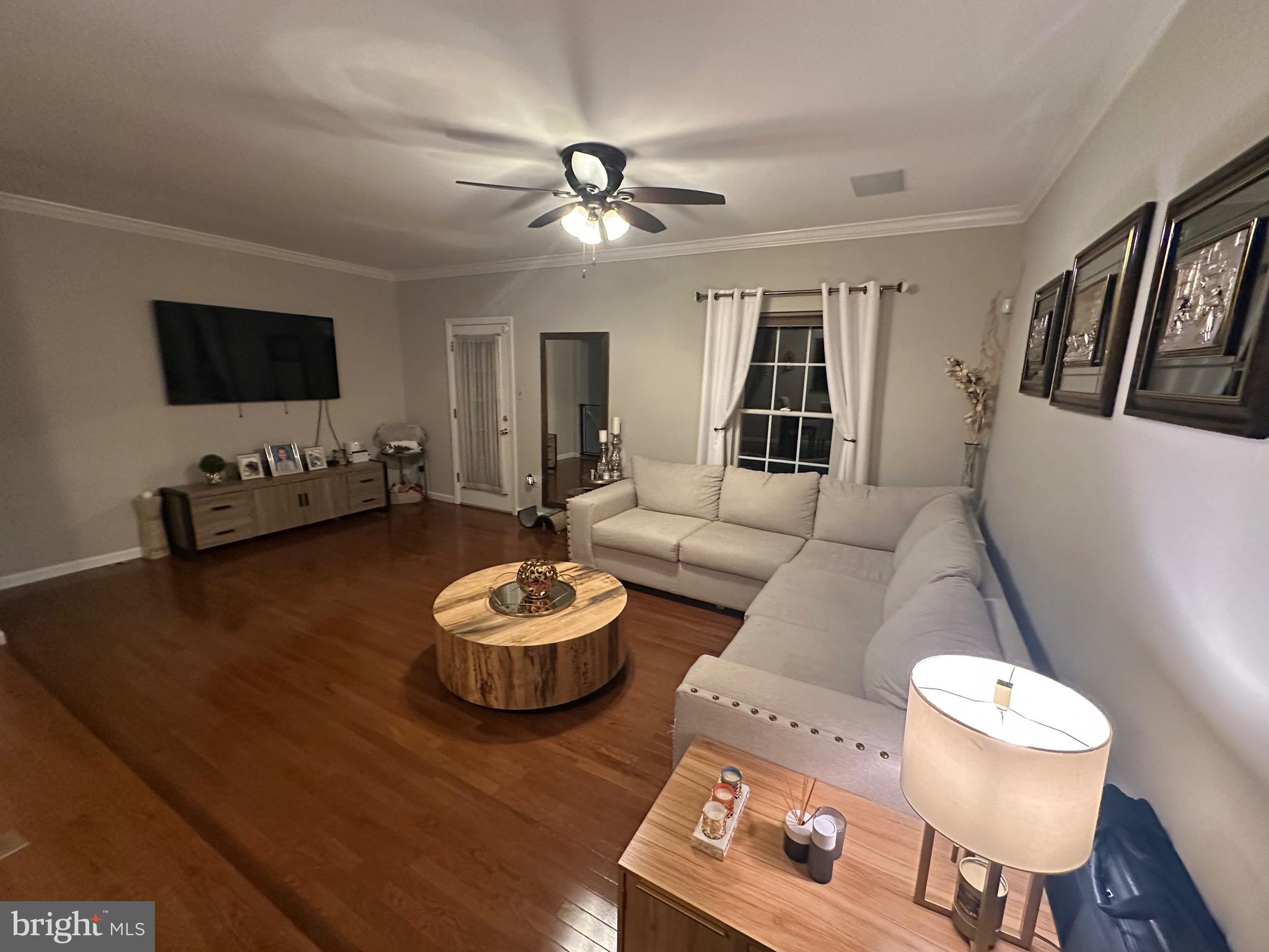 8562 BLACK STAR CIRCLE