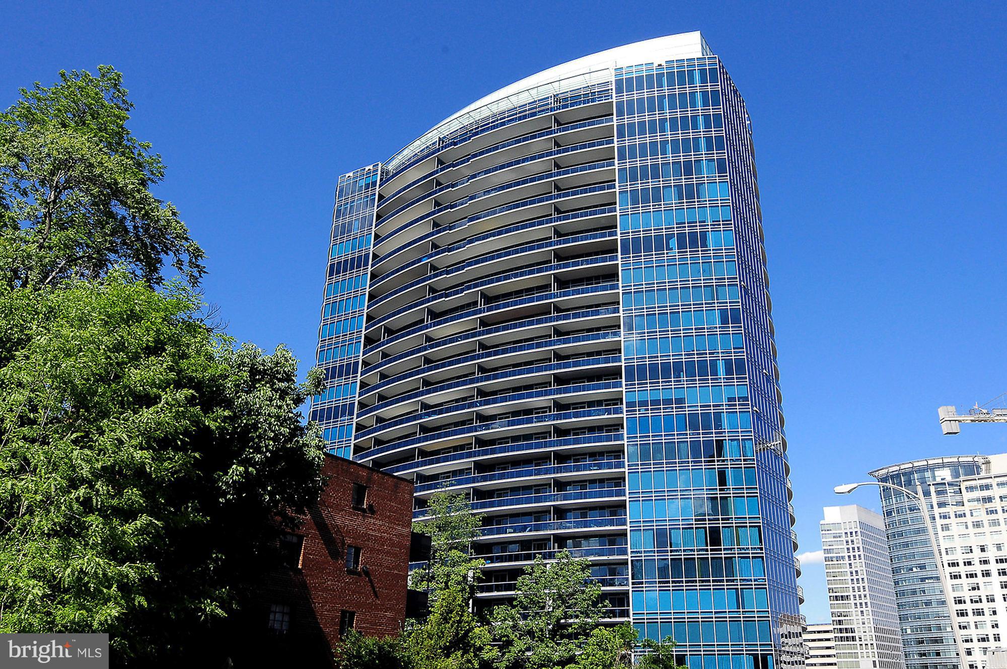 TURNBERRY TOWER - Residential