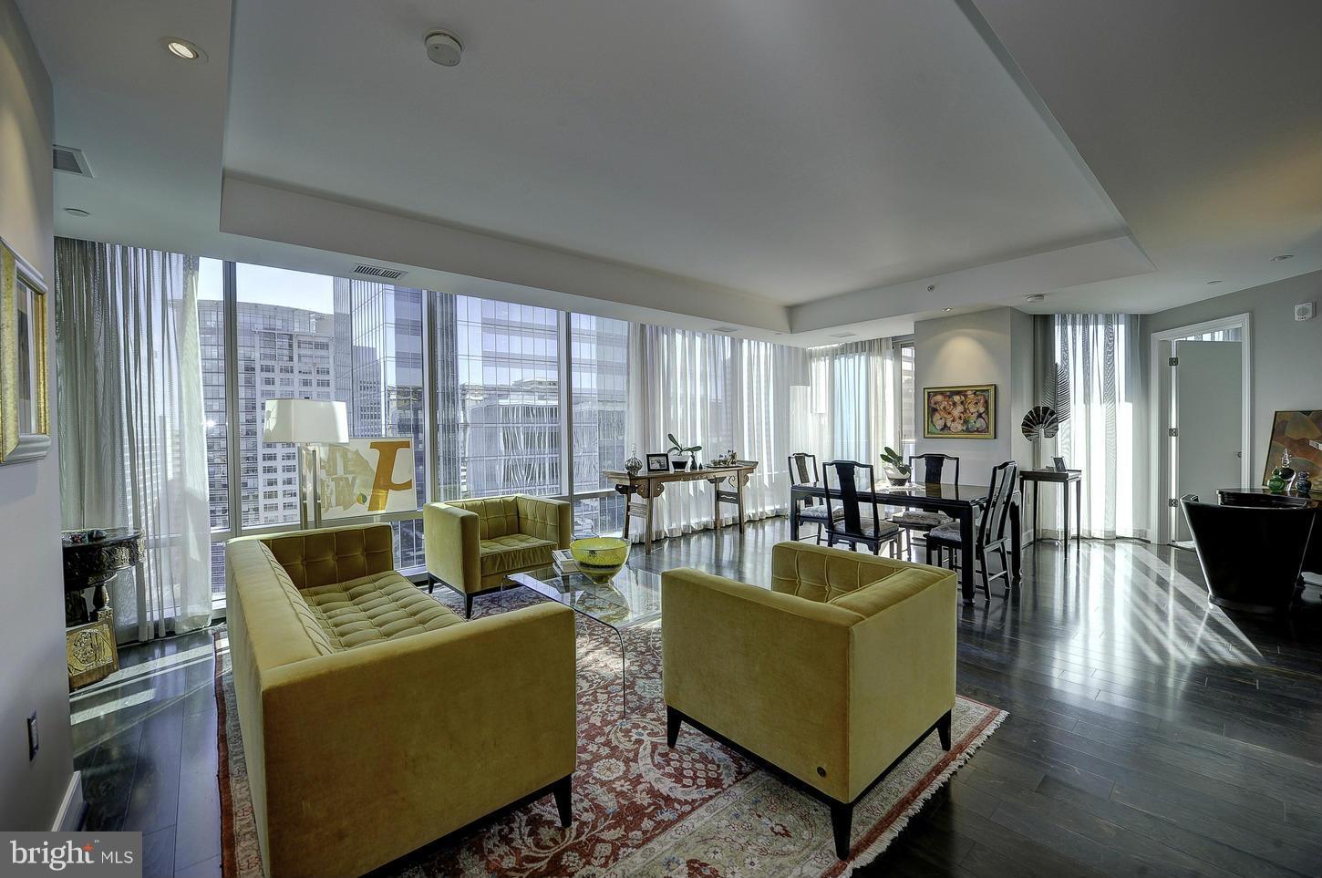 TURNBERRY TOWER - Residential