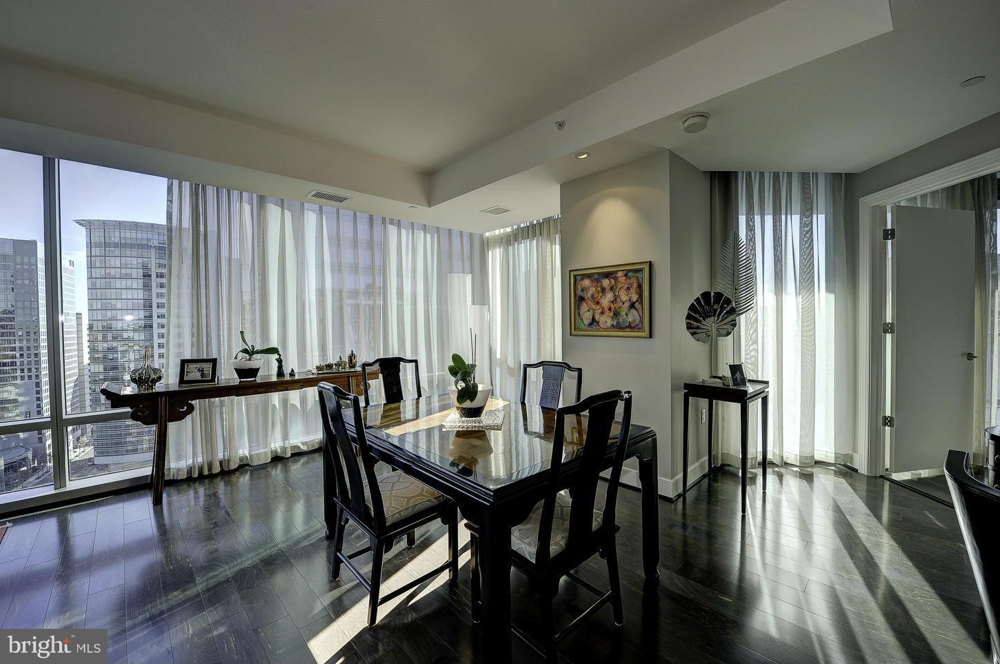 TURNBERRY TOWER - Residential