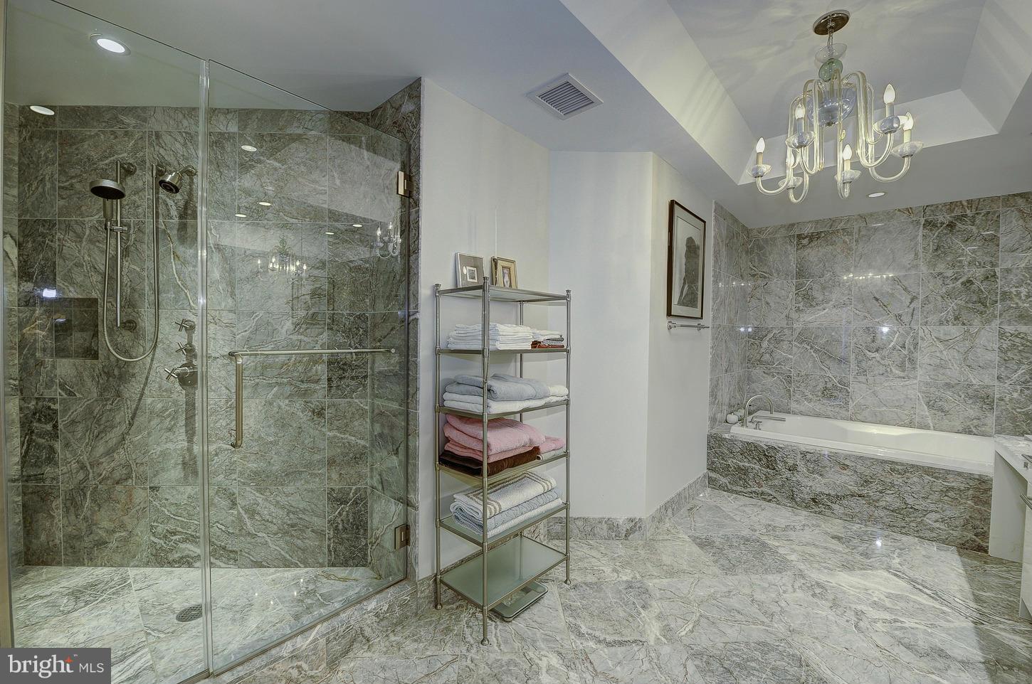 TURNBERRY TOWER - Residential