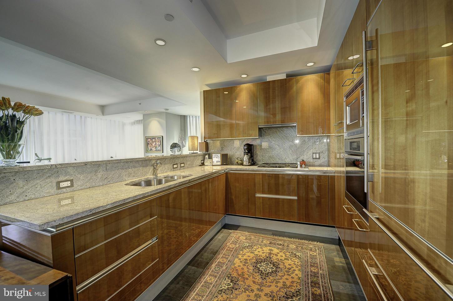 TURNBERRY TOWER - Residential