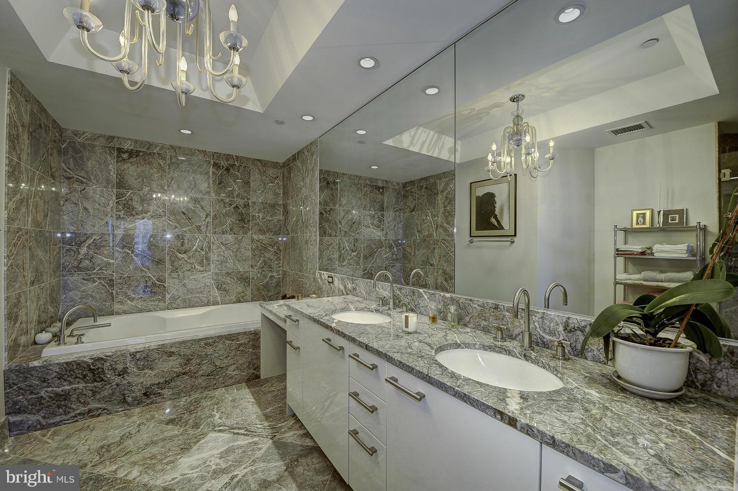 TURNBERRY TOWER - Residential