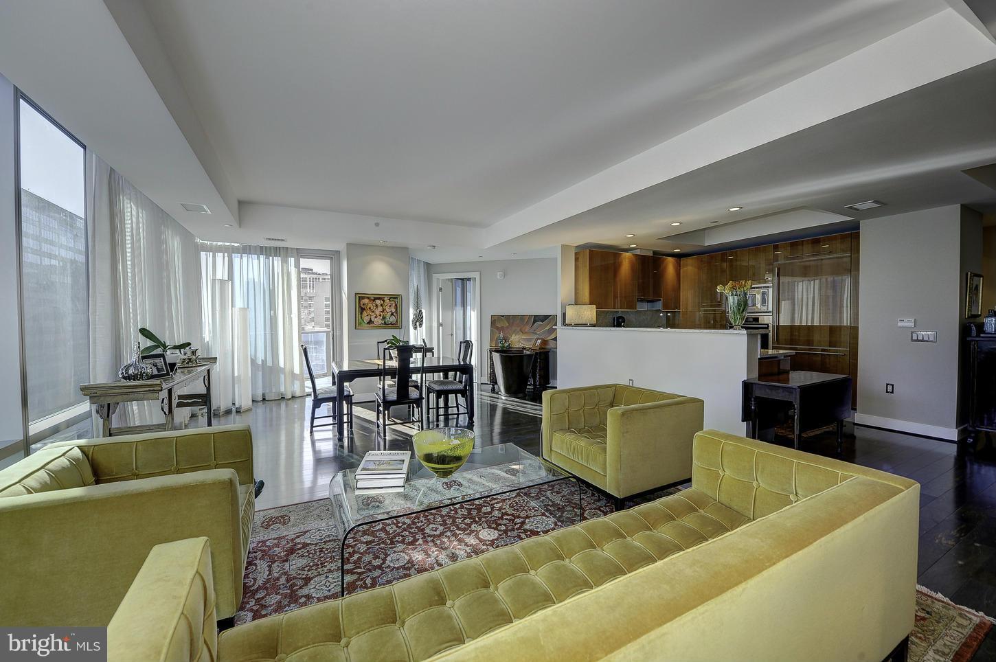 TURNBERRY TOWER - Residential