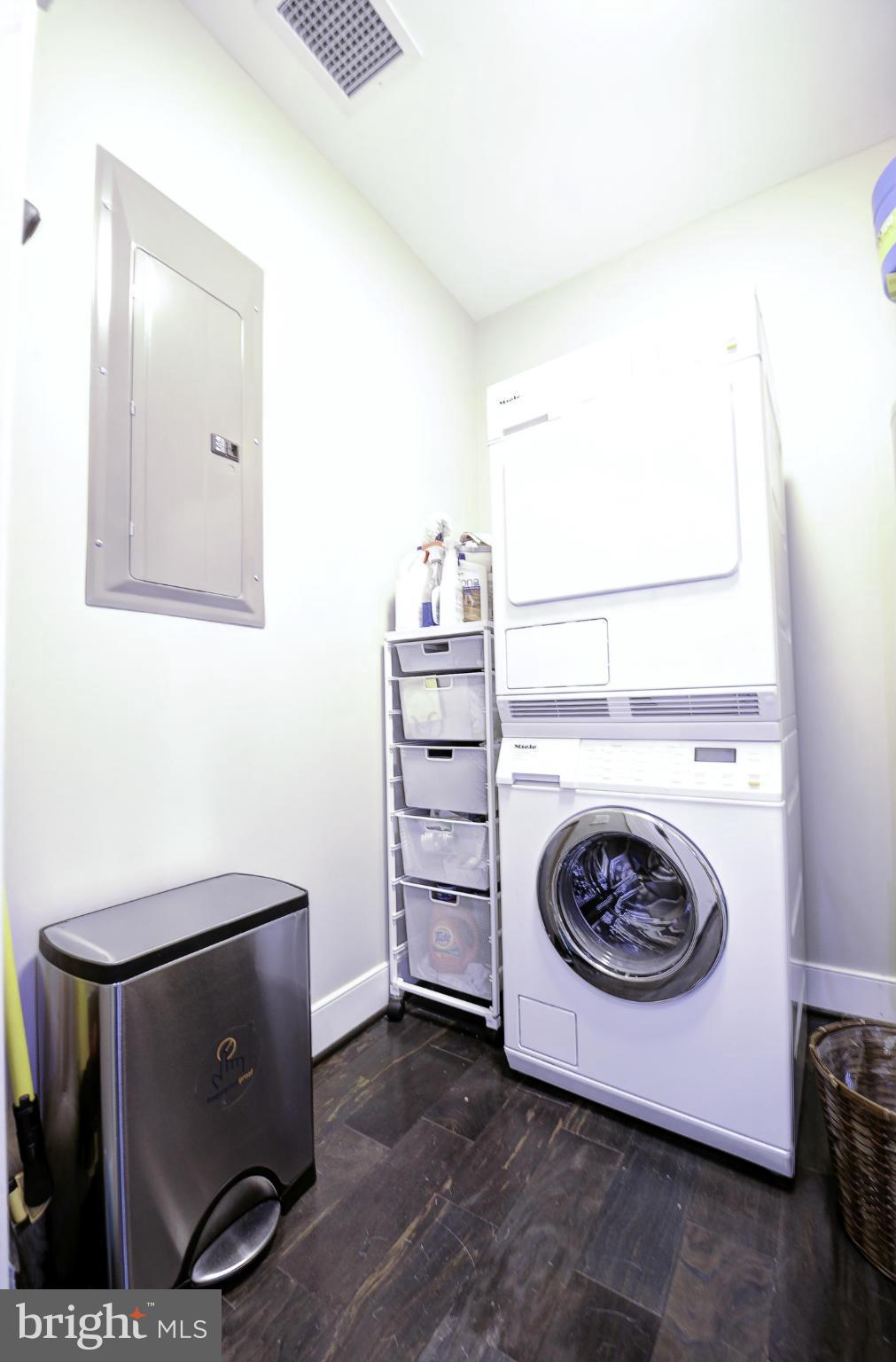 TURNBERRY TOWER - Residential