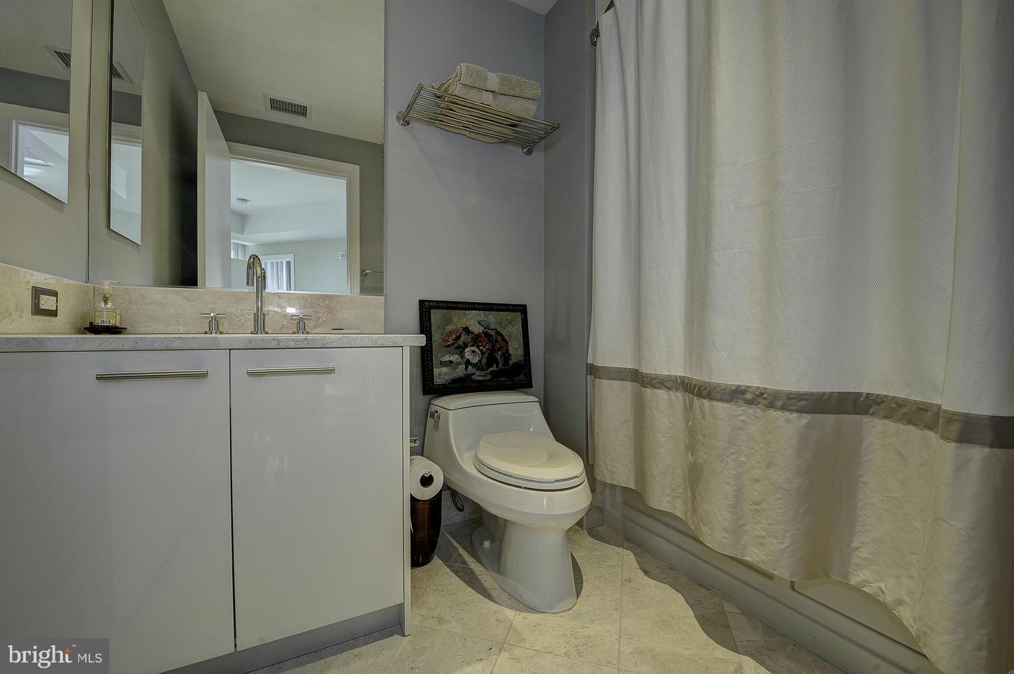 TURNBERRY TOWER - Residential