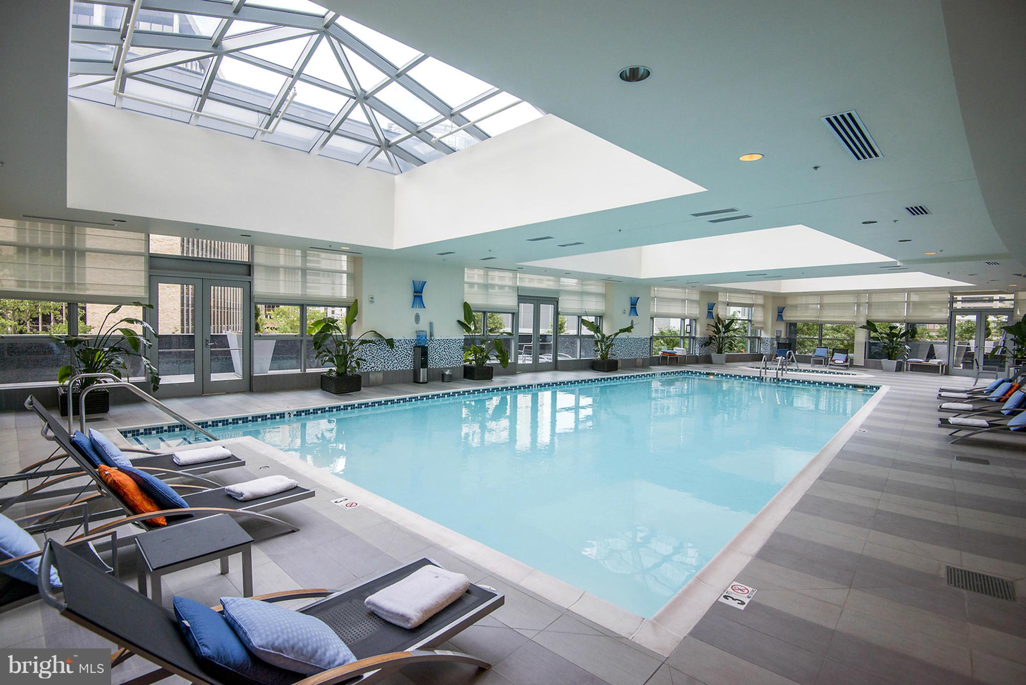 TURNBERRY TOWER - Residential