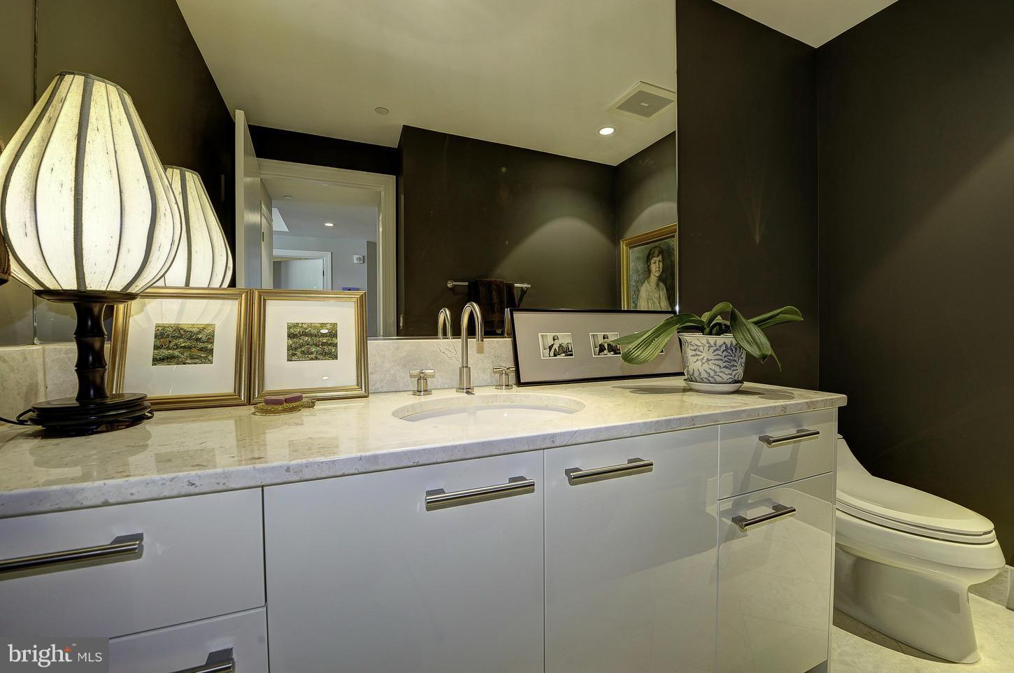 TURNBERRY TOWER - Residential