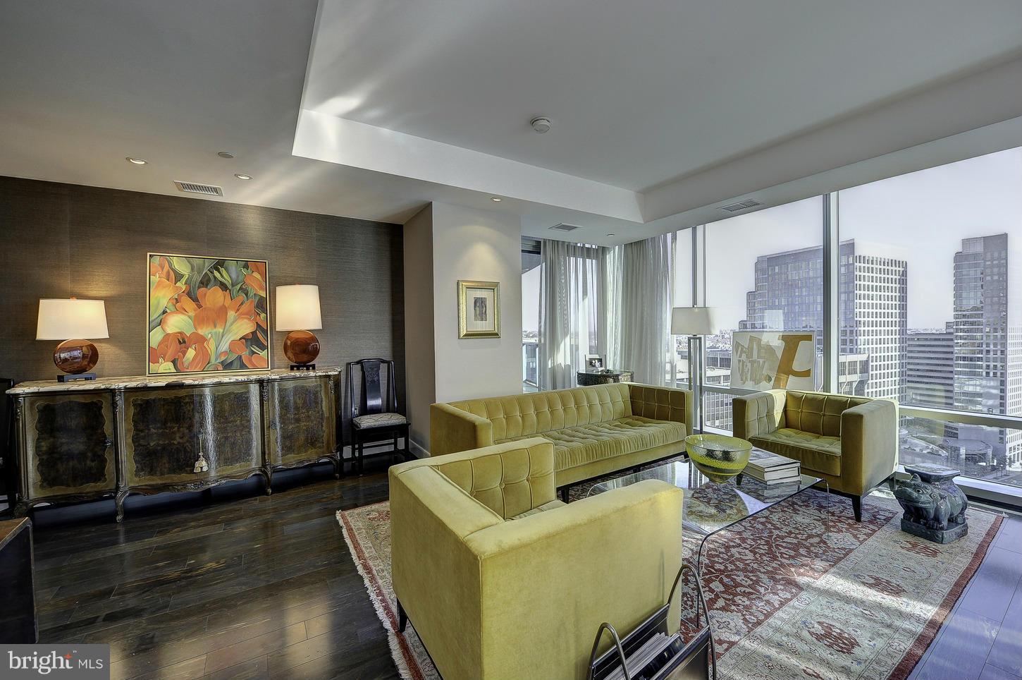 TURNBERRY TOWER - Residential