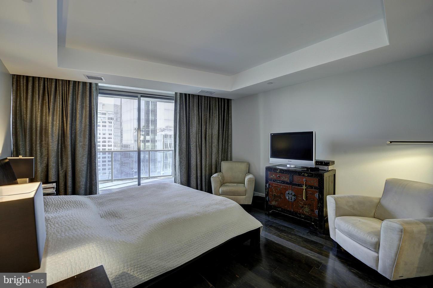 TURNBERRY TOWER - Residential