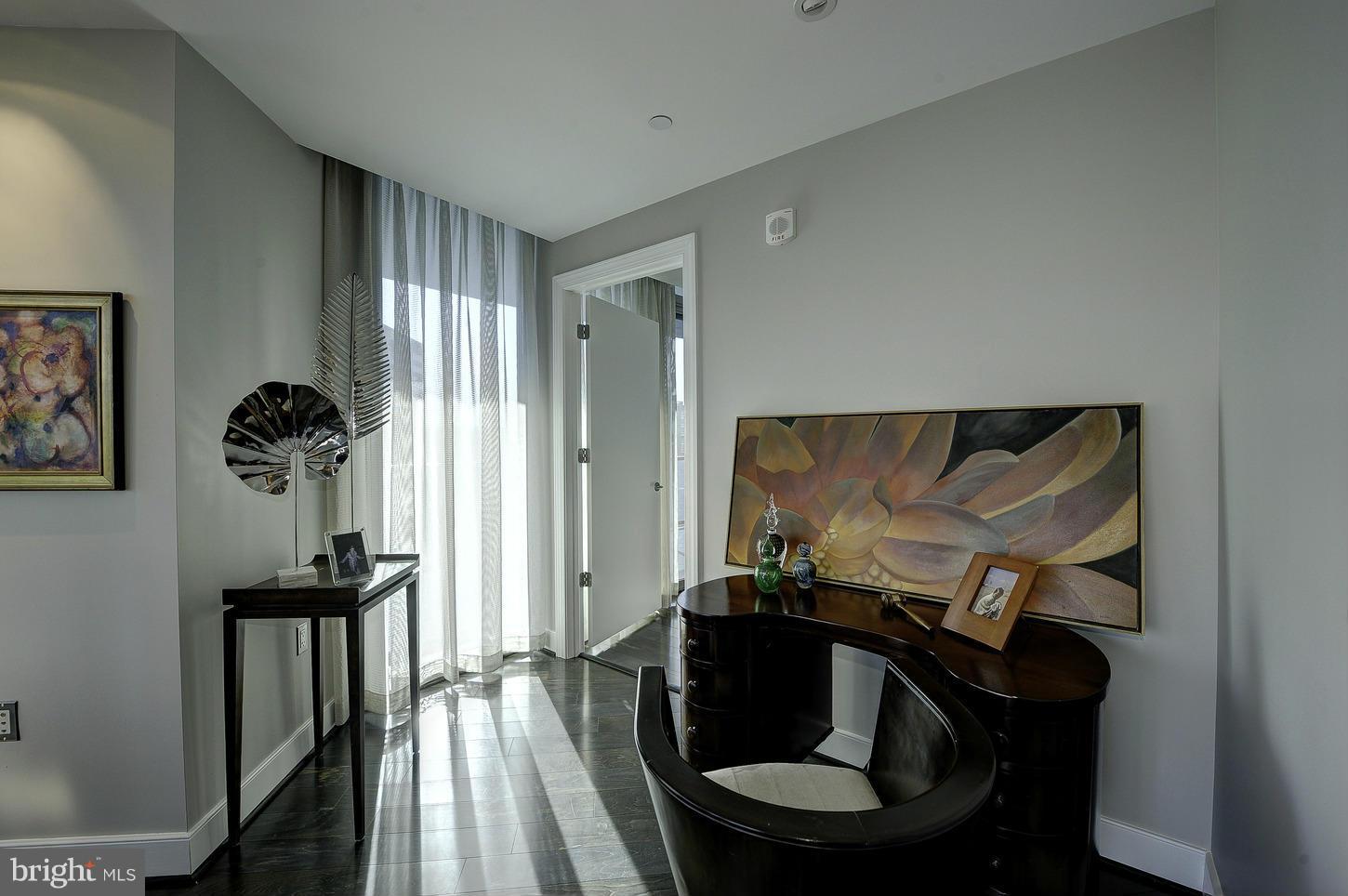 TURNBERRY TOWER - Residential