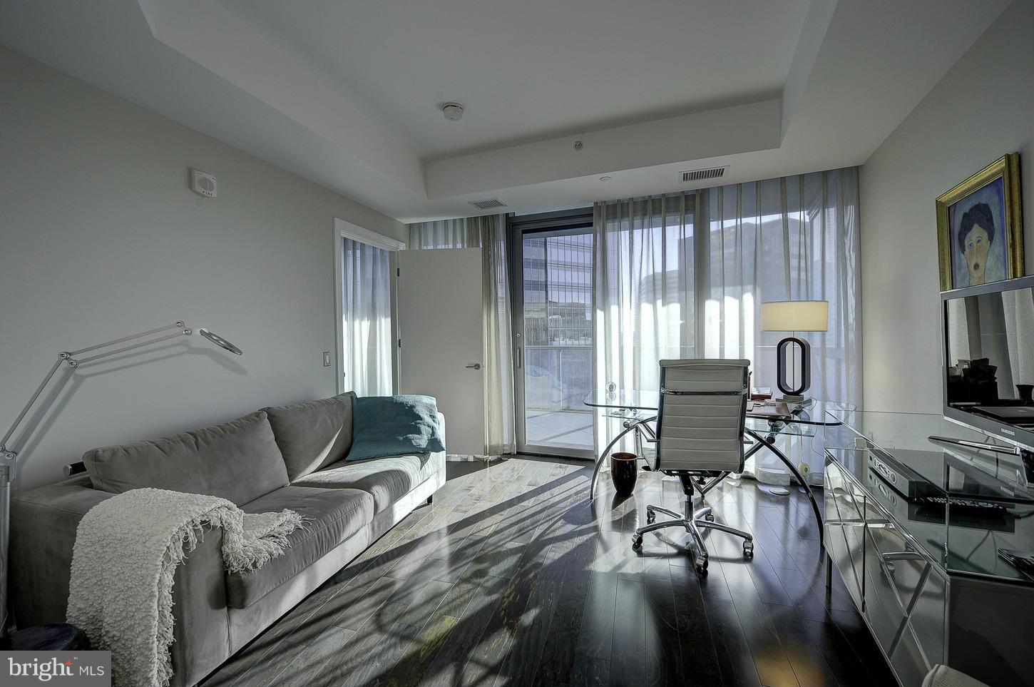 TURNBERRY TOWER - Residential