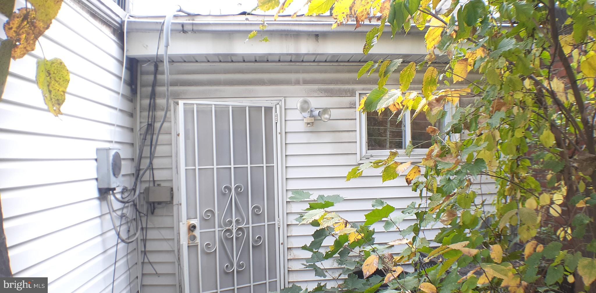 HOLLINS MARKET - Residential