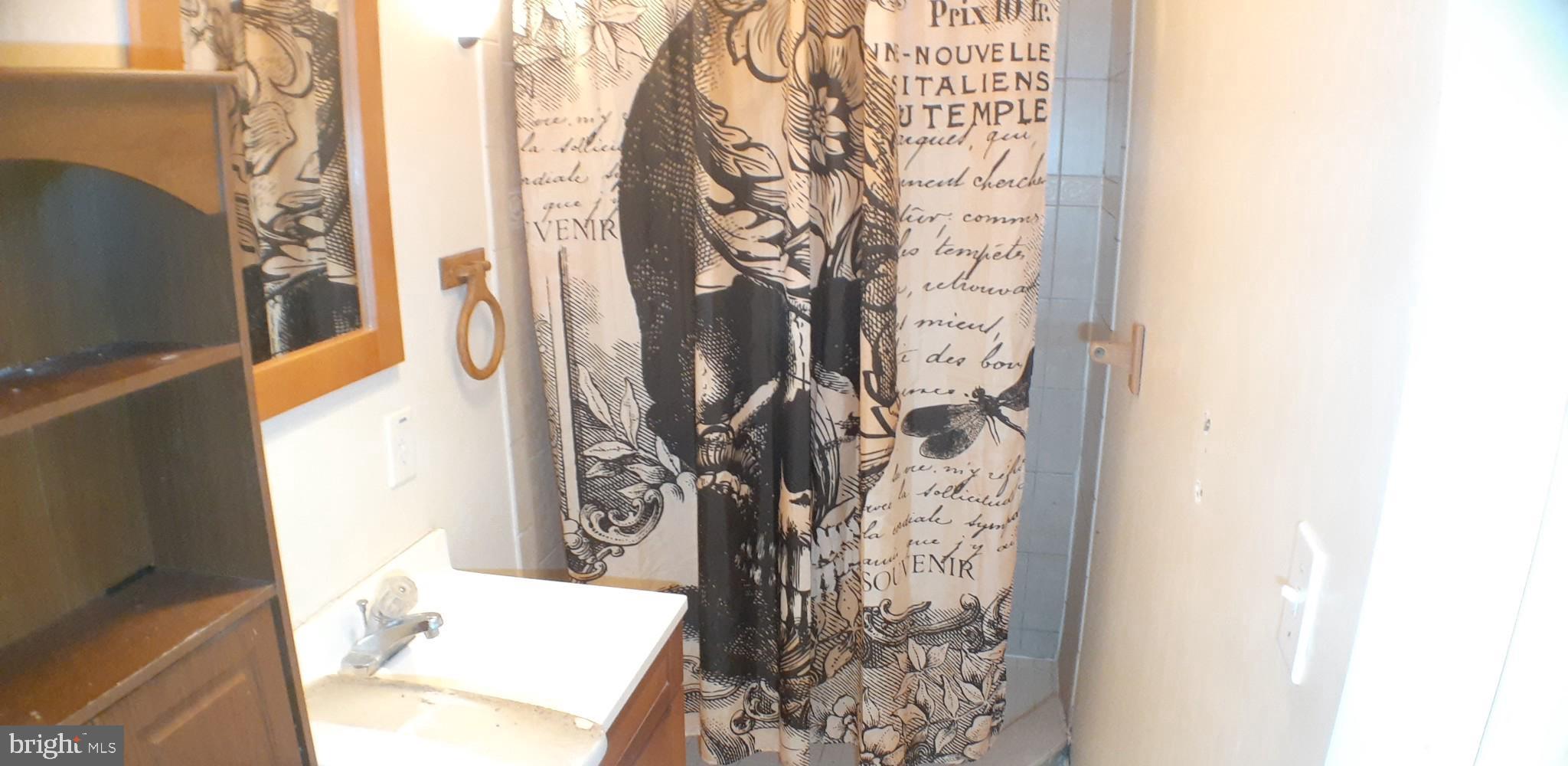 HOLLINS MARKET - Residential