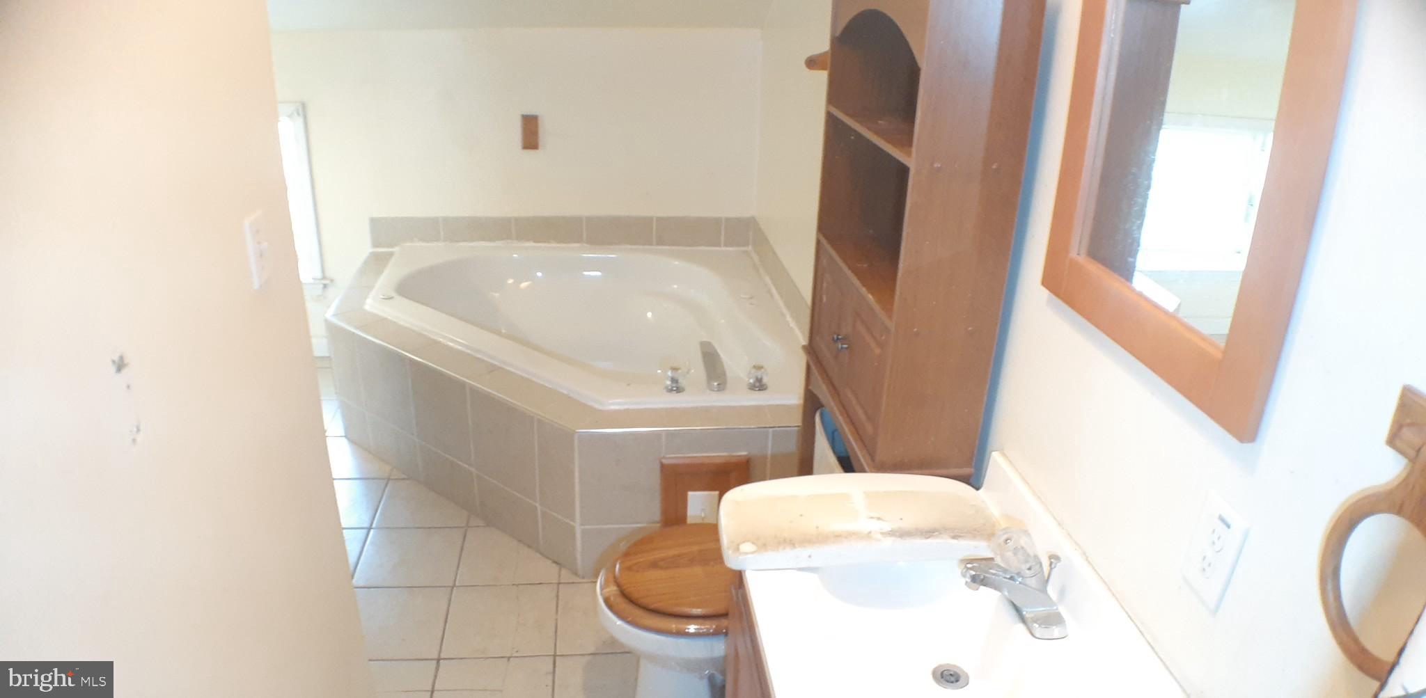 HOLLINS MARKET - Residential