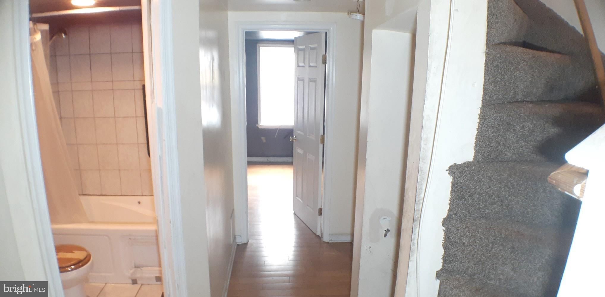 HOLLINS MARKET - Residential