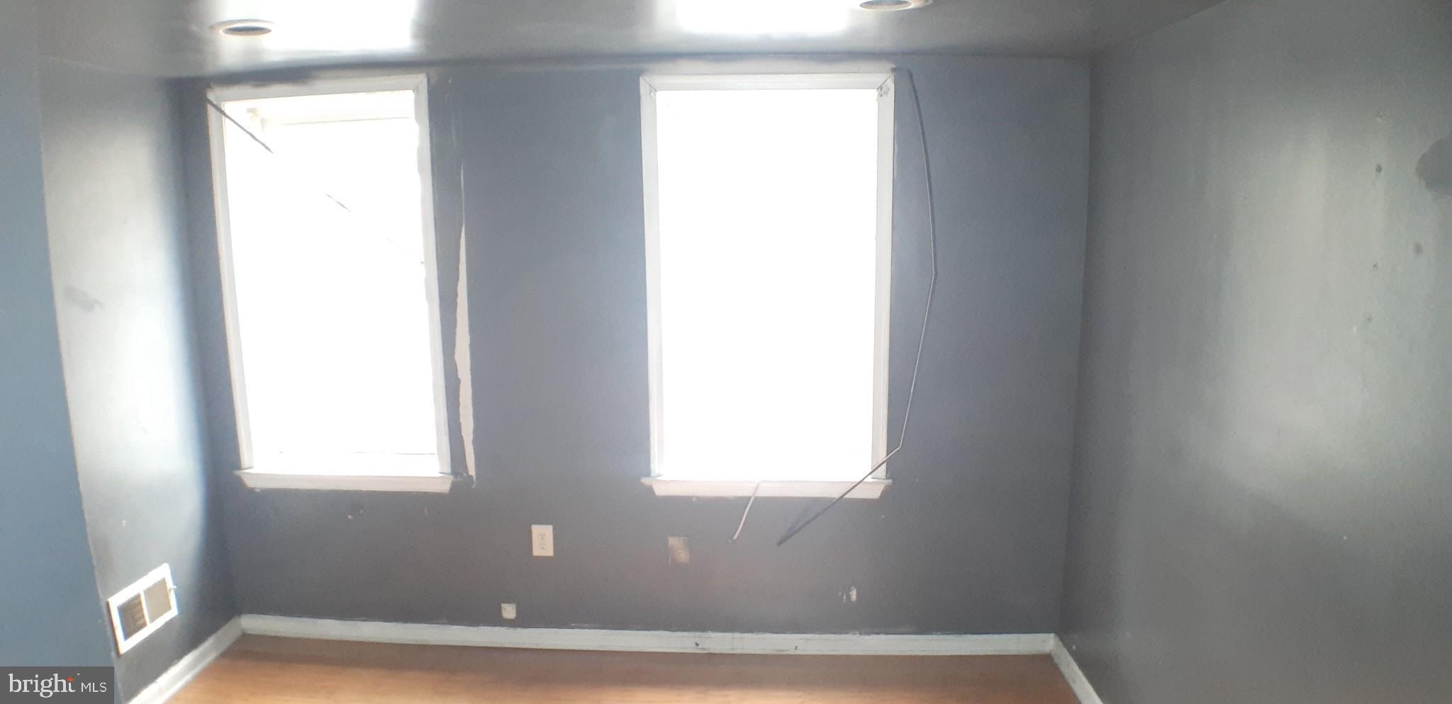 HOLLINS MARKET - Residential