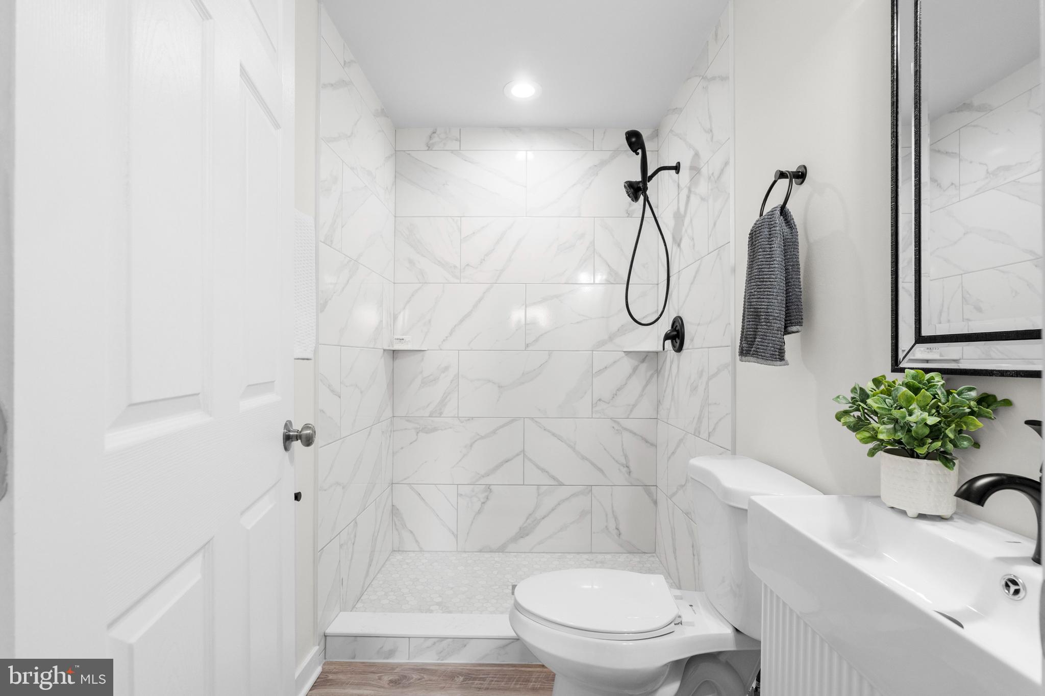 MADISON EASTEND - Residential