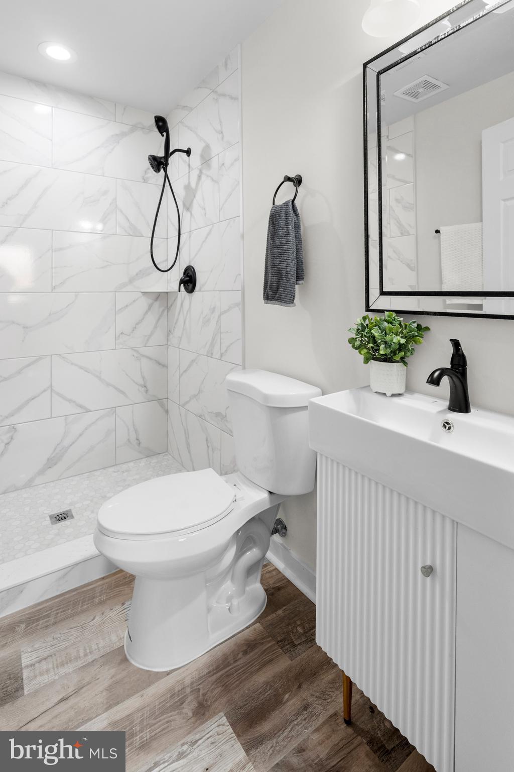 MADISON EASTEND - Residential