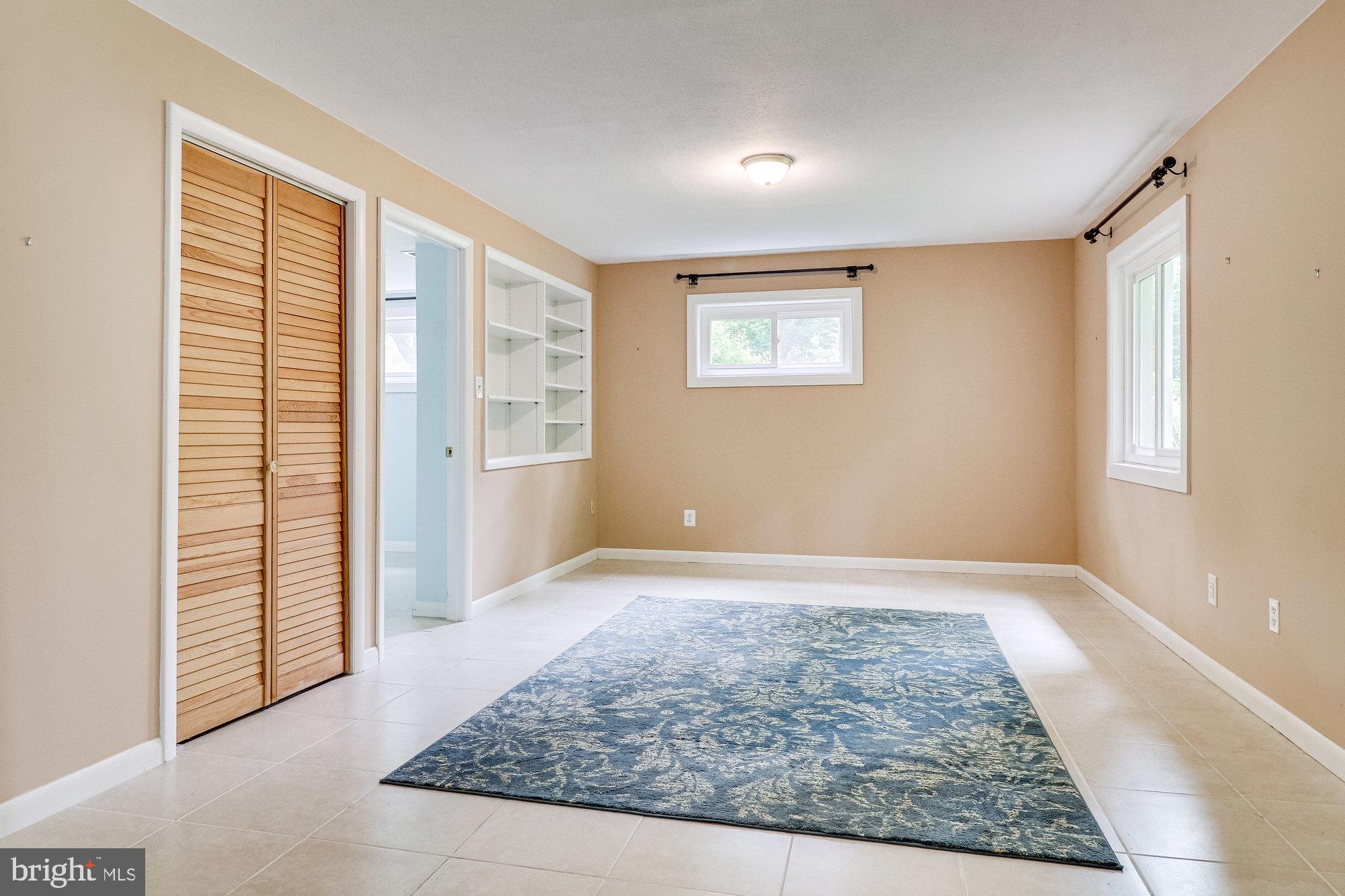 FAIRFAX VILLA - Residential