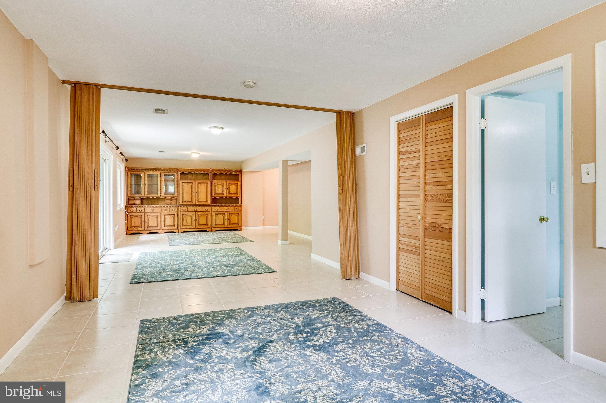 FAIRFAX VILLA - Residential