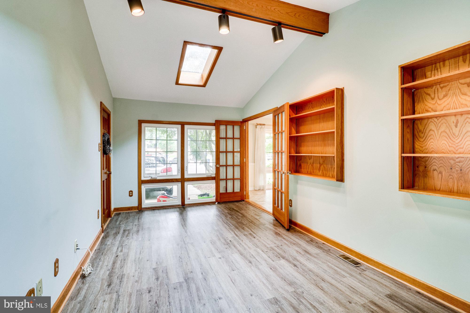 FAIRFAX VILLA - Residential