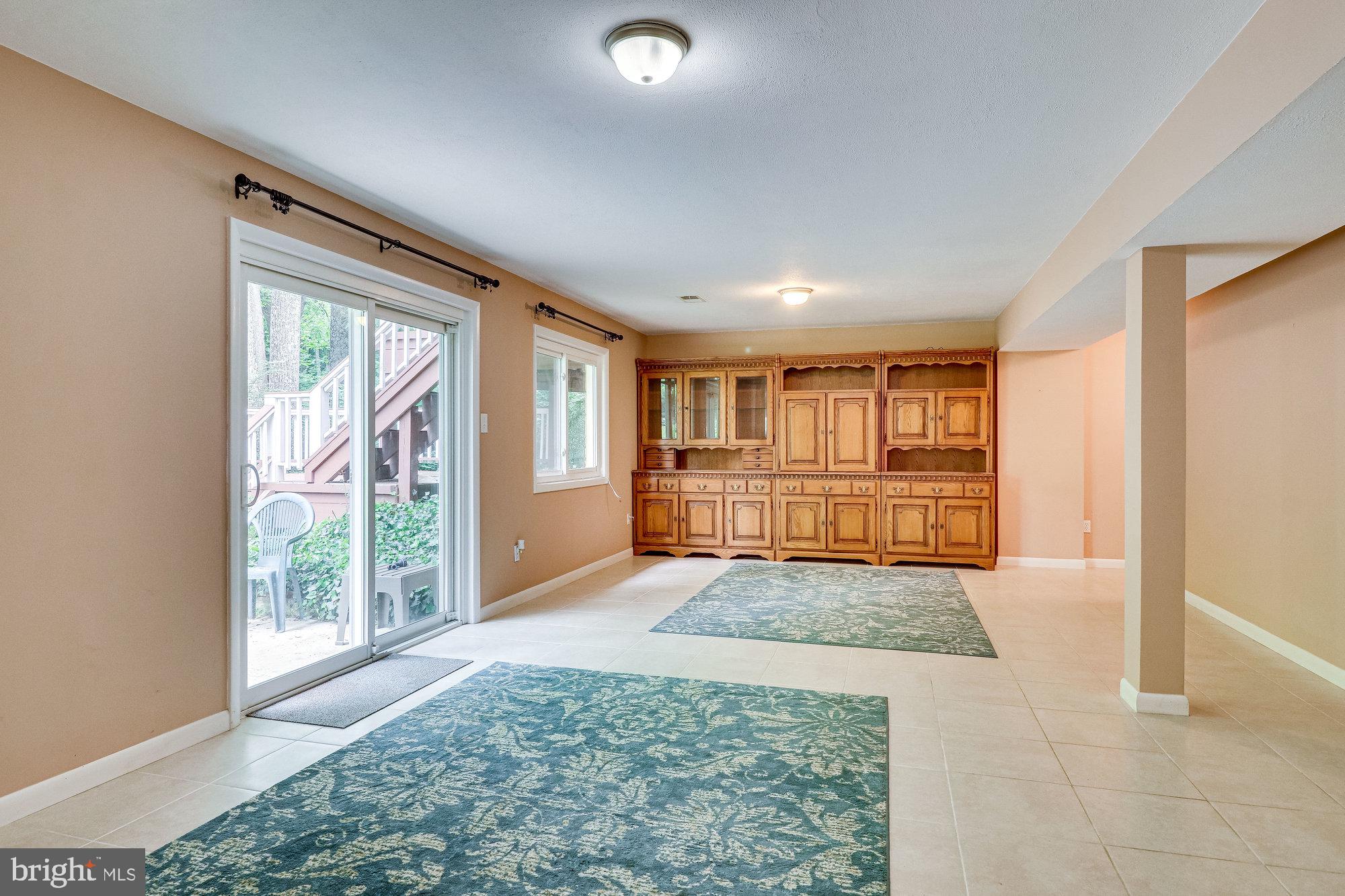 FAIRFAX VILLA - Residential