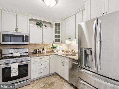 Photo of 4977 Battery Lane #1-610, BETHESDA, MD 20814 (MLS # MDMC2209608)