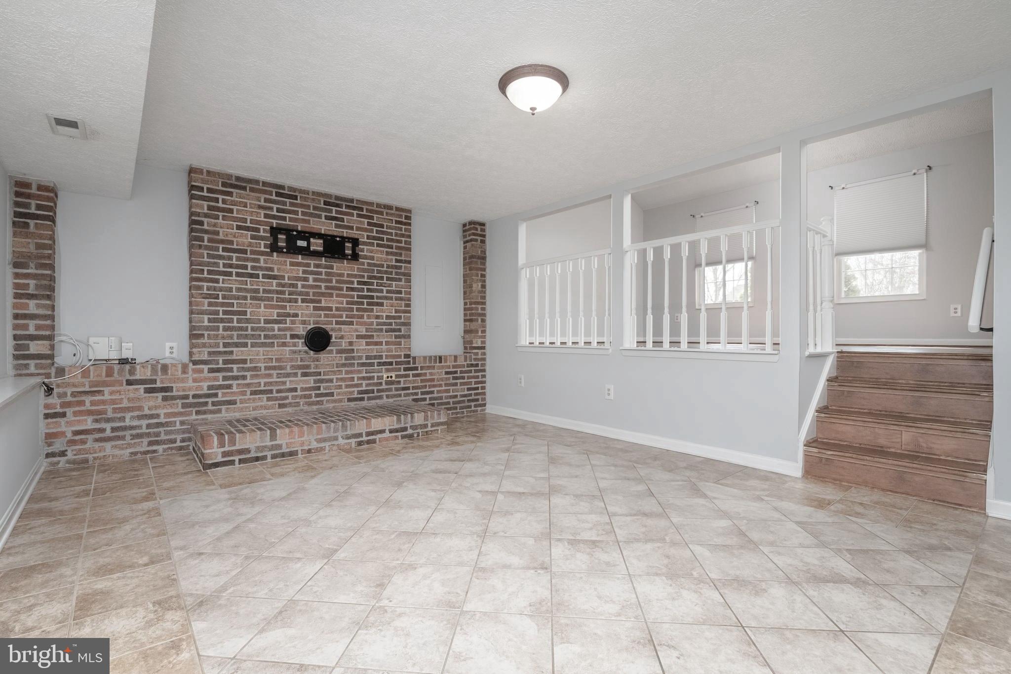 TARTAN HILL - Residential