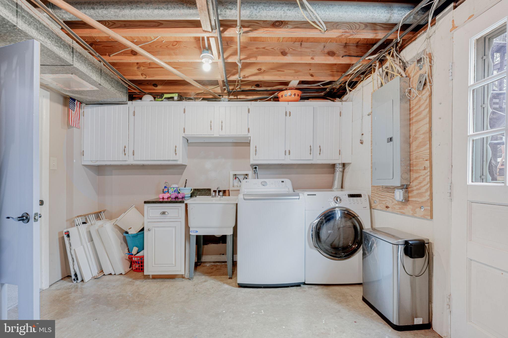 HAYFIELD FARM - Residential