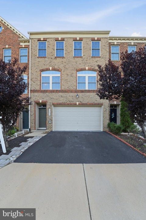 Townhouse For Sale - 26077 Little Rocky Terrace<br/> ALDIE, VA 20105