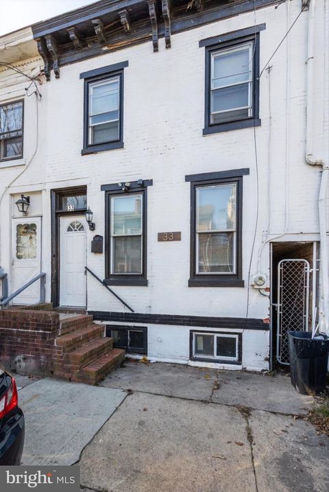 33 OAK STREET TRENTON NJ 08618