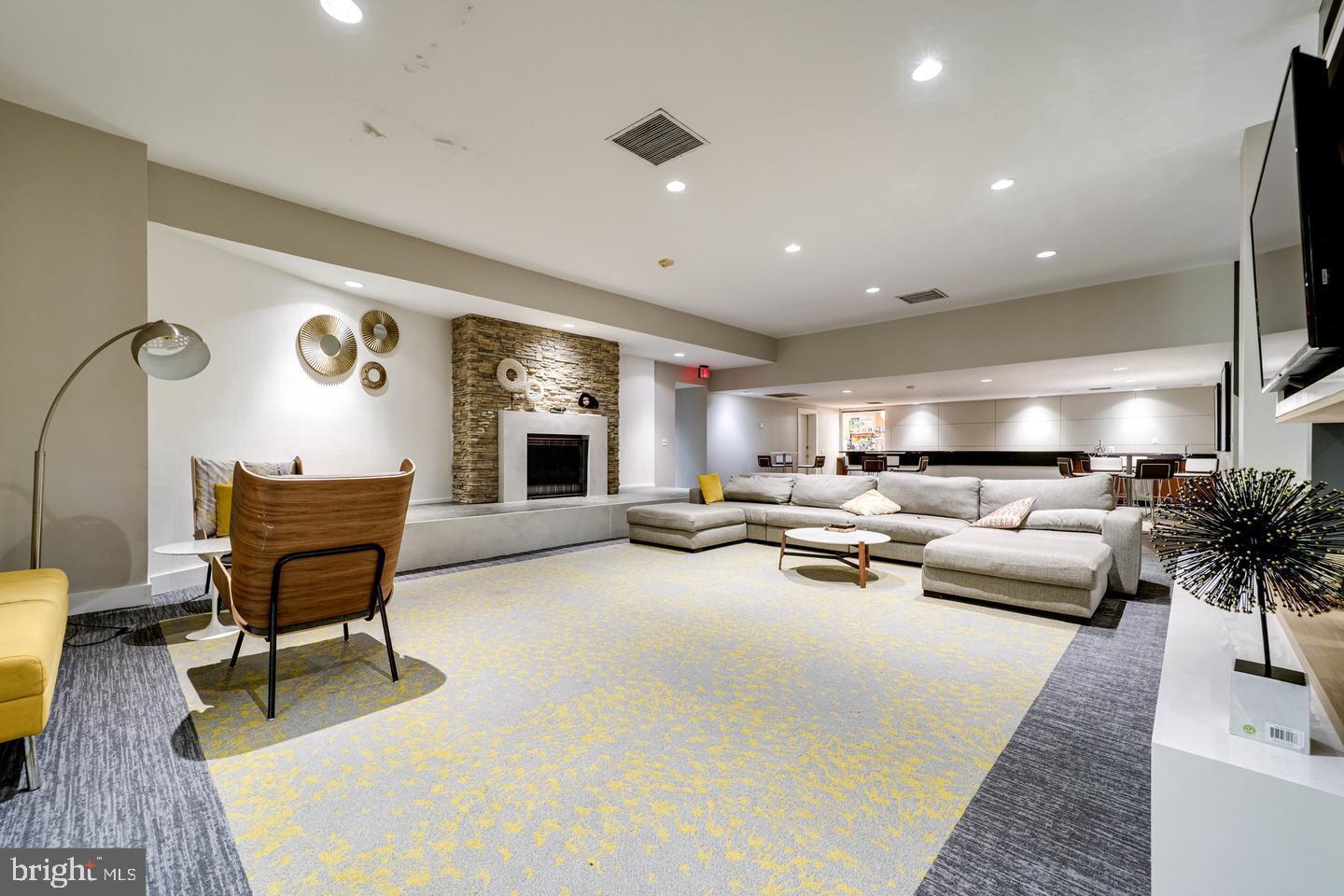 EOS TWENTY-ONE - Residential