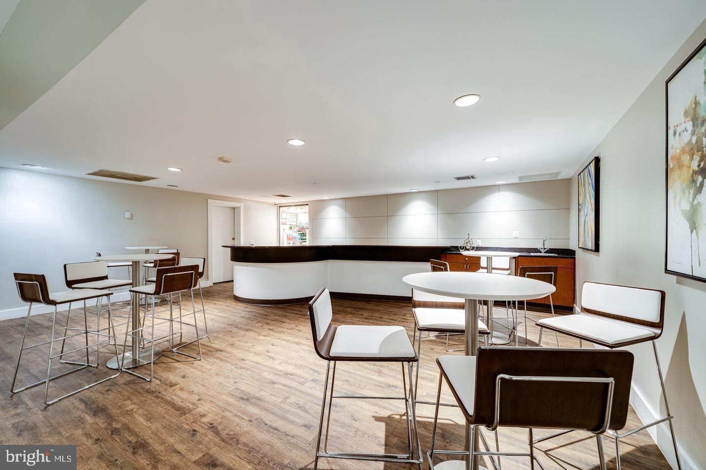 EOS TWENTY-ONE - Residential