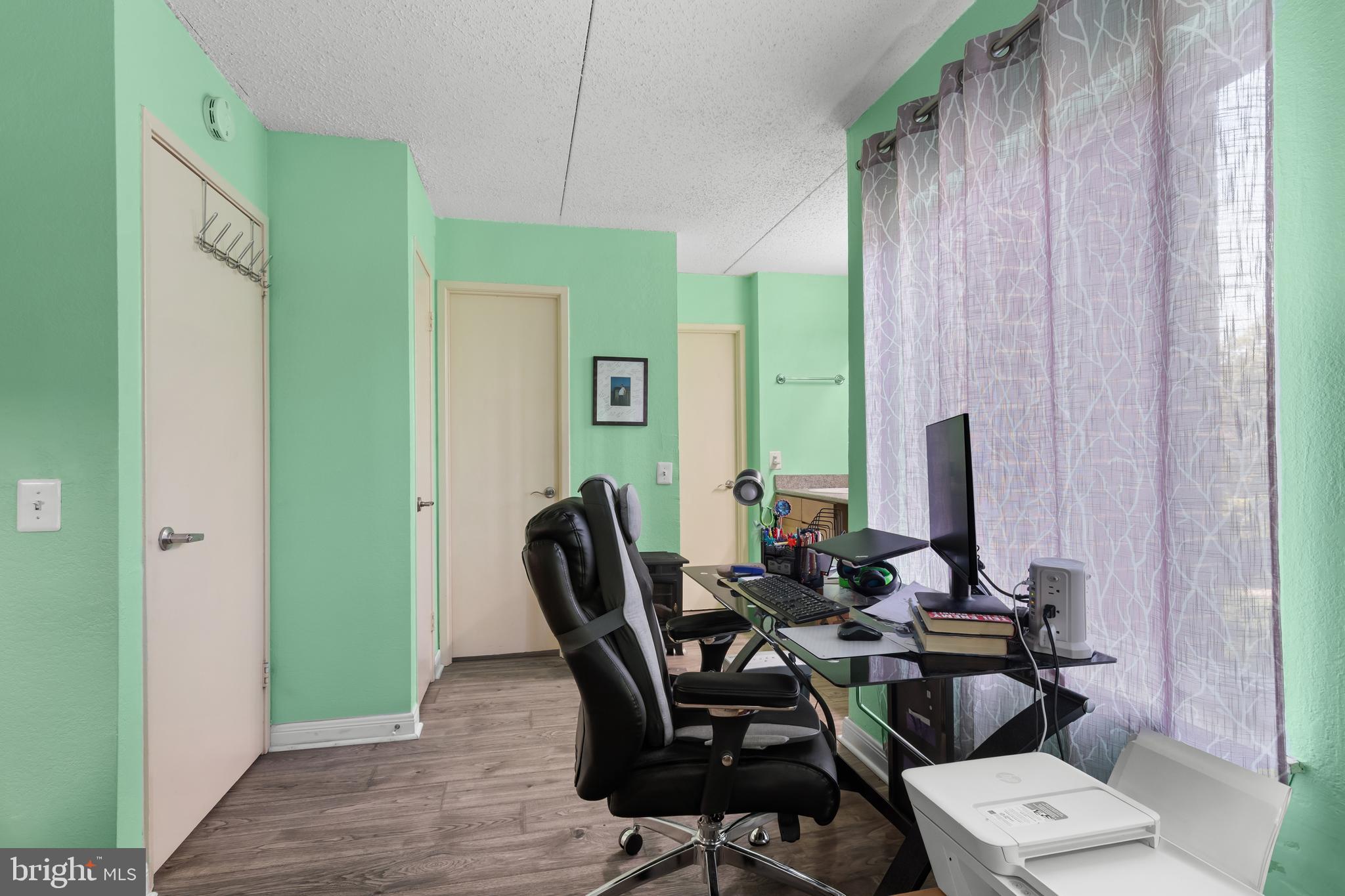 EOS TWENTY-ONE - Residential