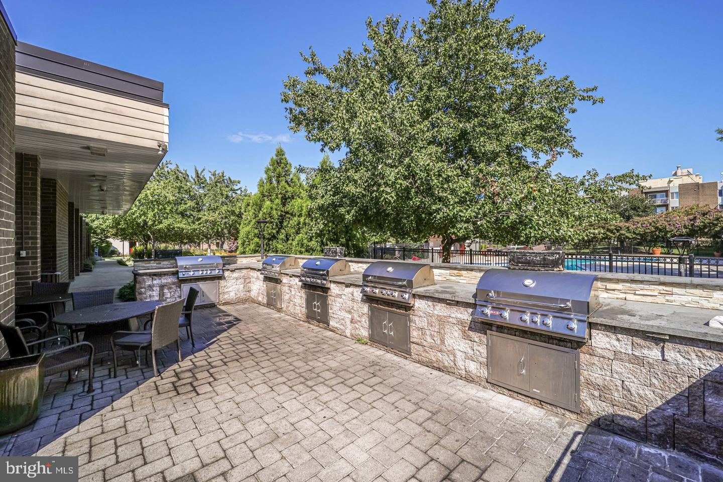 EOS TWENTY-ONE - Residential