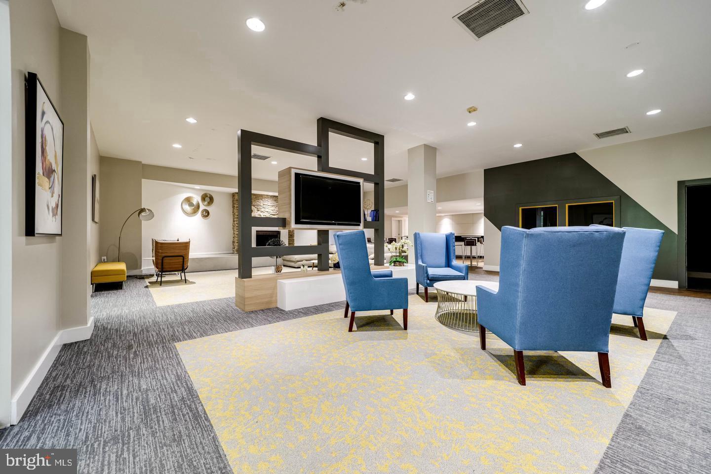 EOS TWENTY-ONE - Residential