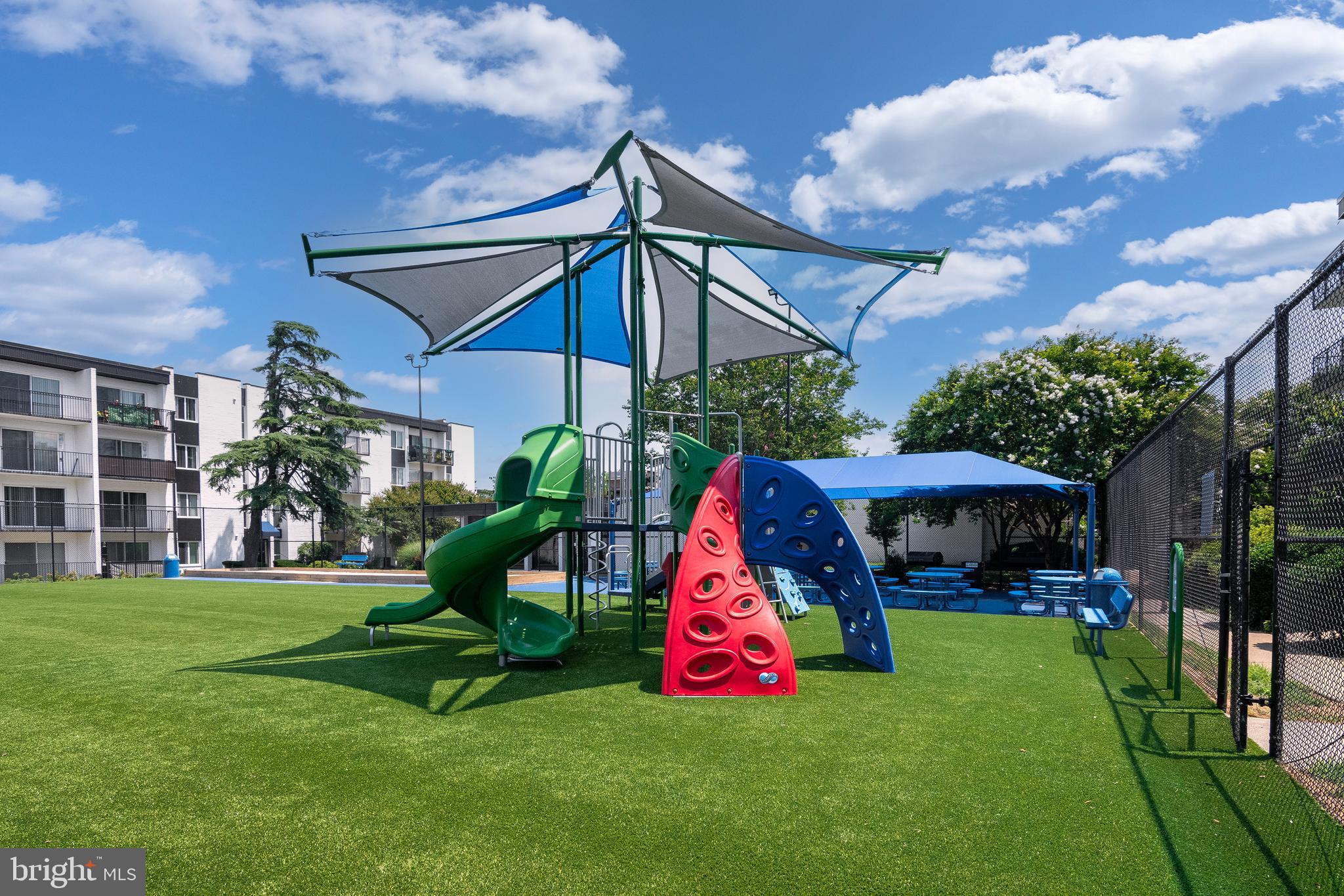 EOS TWENTY-ONE - Residential