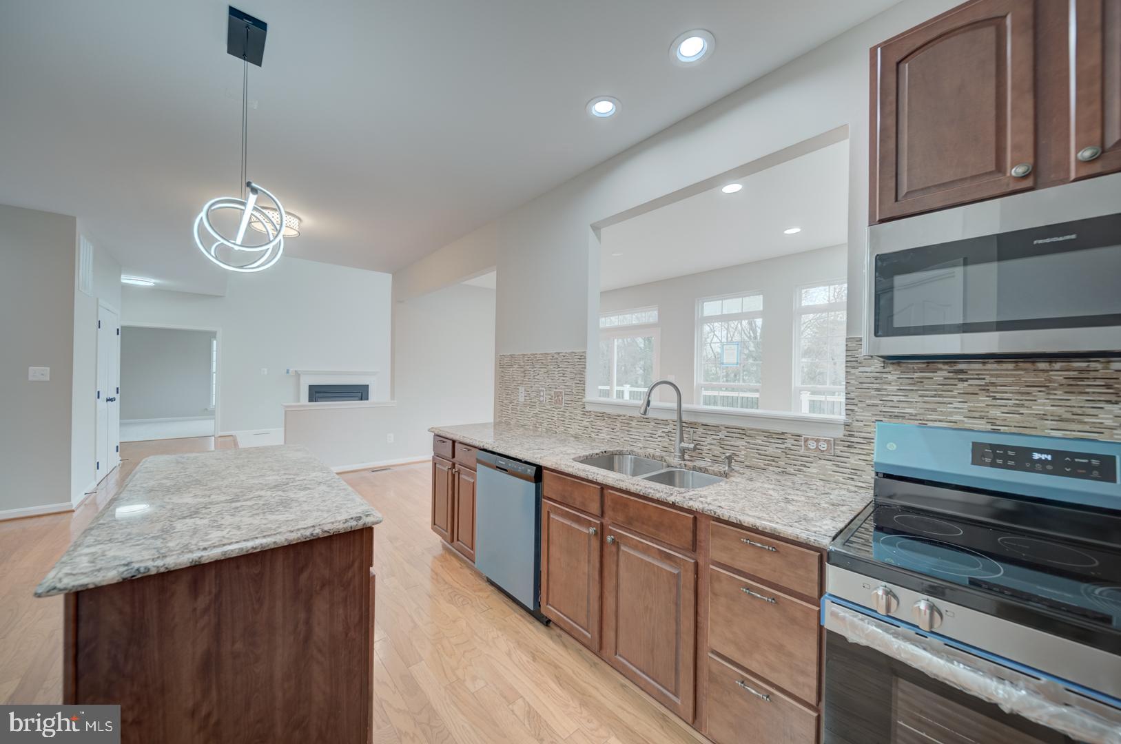 EAST VALLEY OAKS - Residential