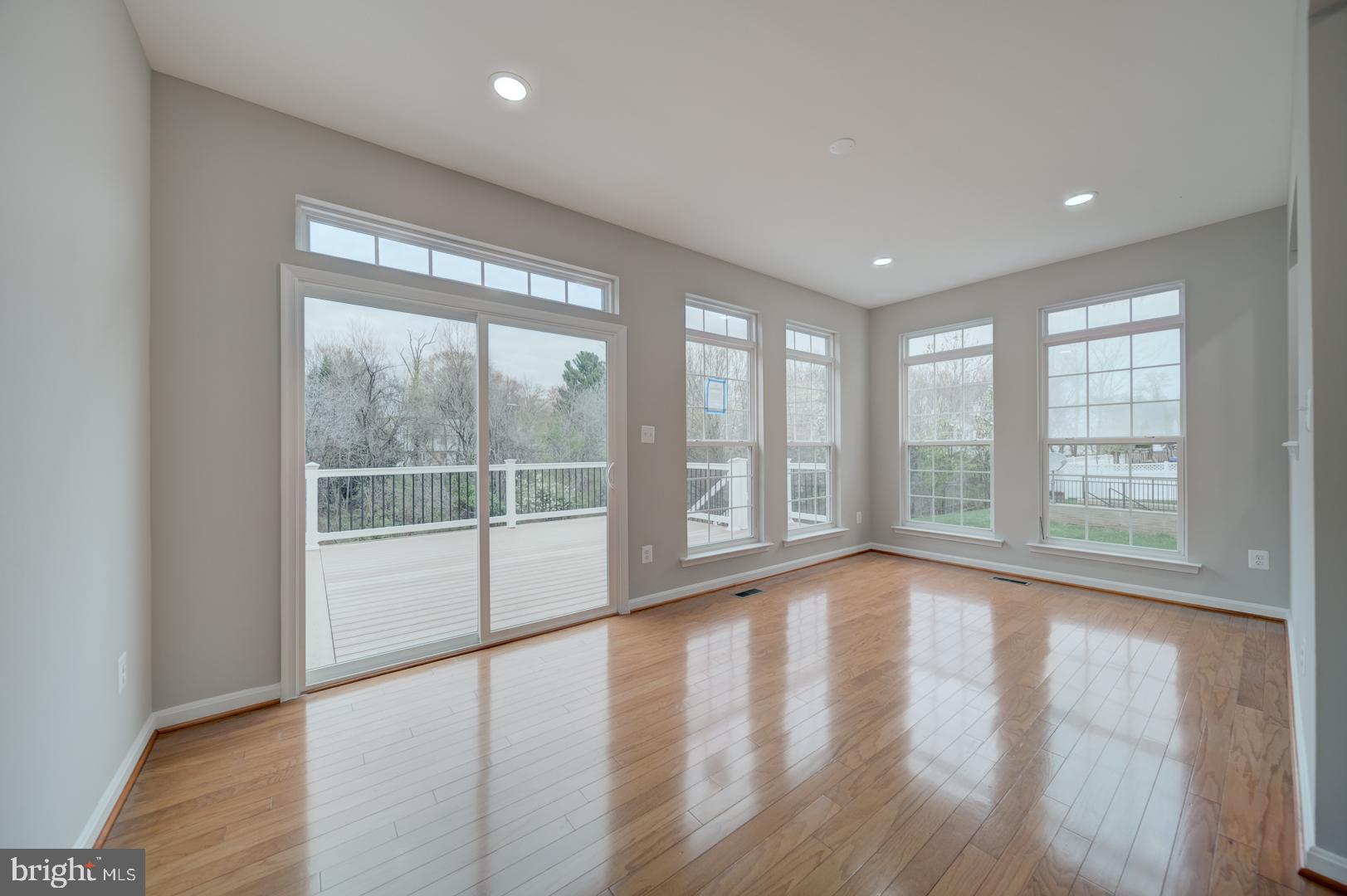 EAST VALLEY OAKS - Residential