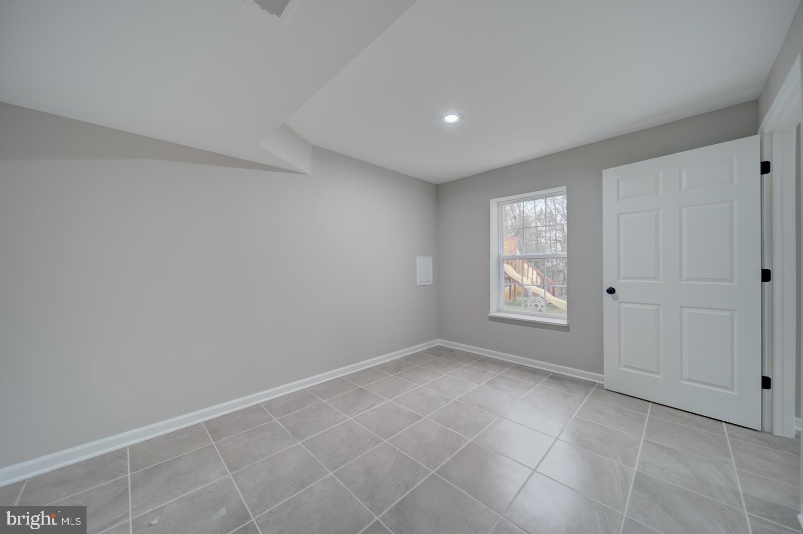 EAST VALLEY OAKS - Residential