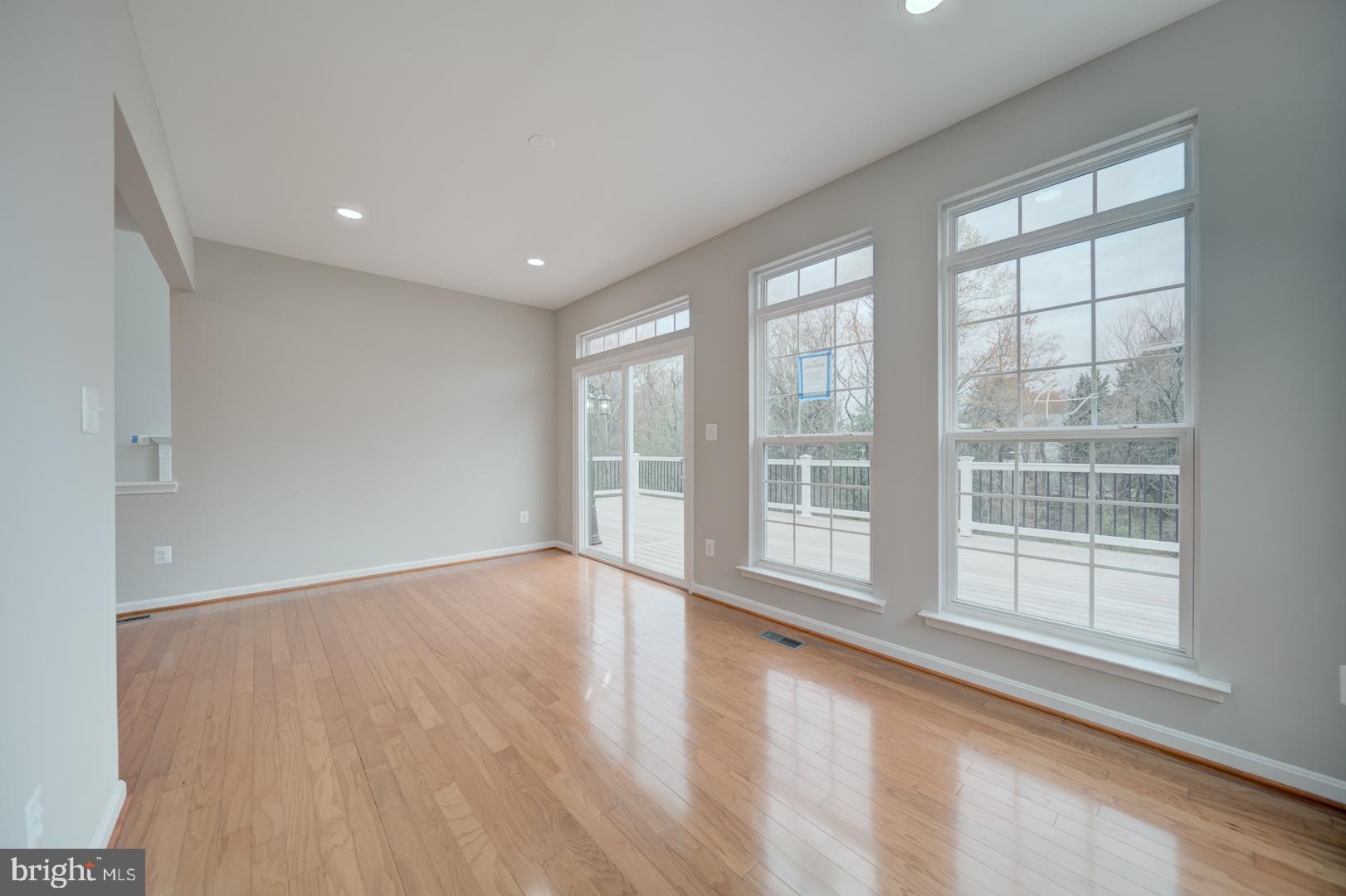 EAST VALLEY OAKS - Residential