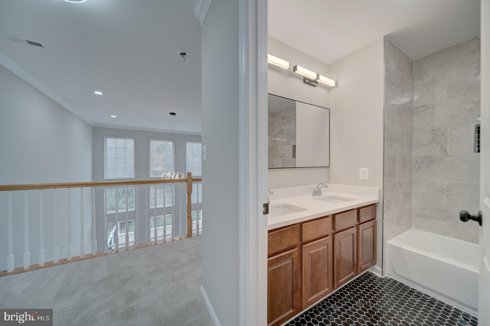 EAST VALLEY OAKS - Residential