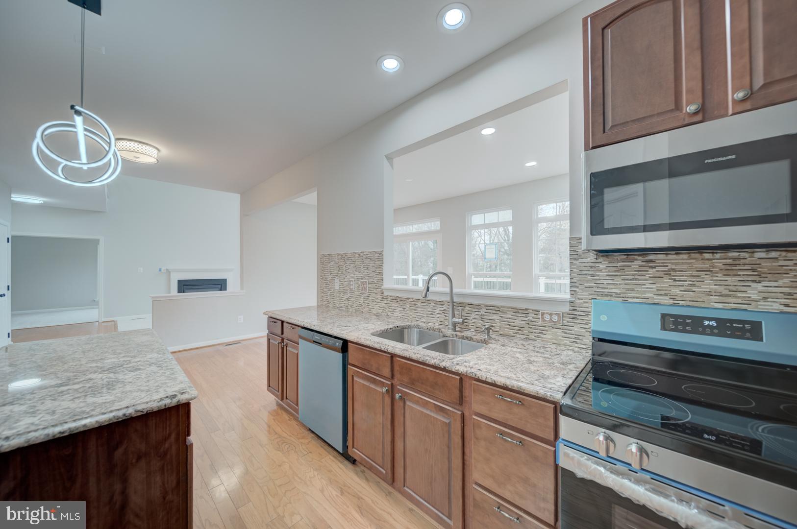 EAST VALLEY OAKS - Residential