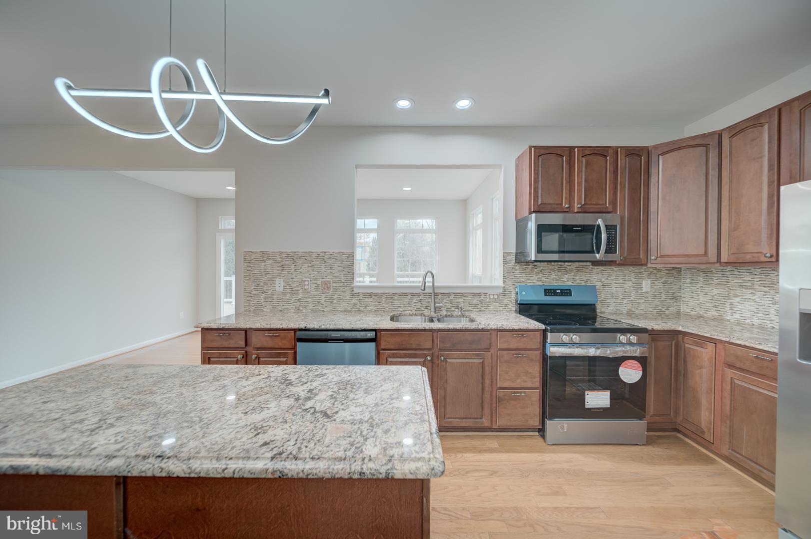 EAST VALLEY OAKS - Residential