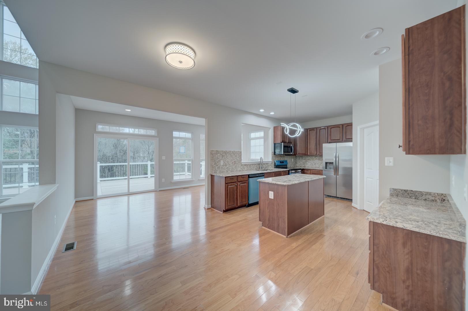 EAST VALLEY OAKS - Residential