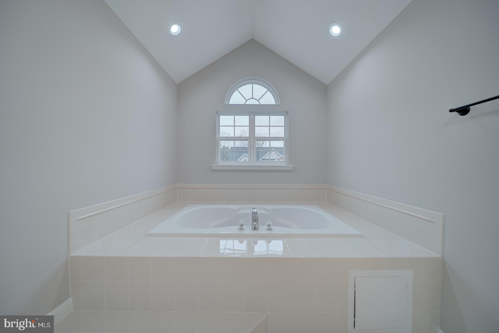 EAST VALLEY OAKS - Residential