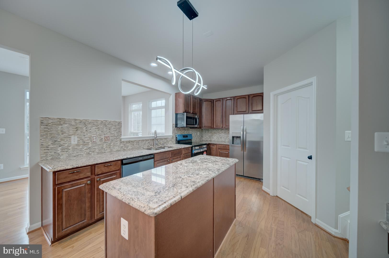 EAST VALLEY OAKS - Residential