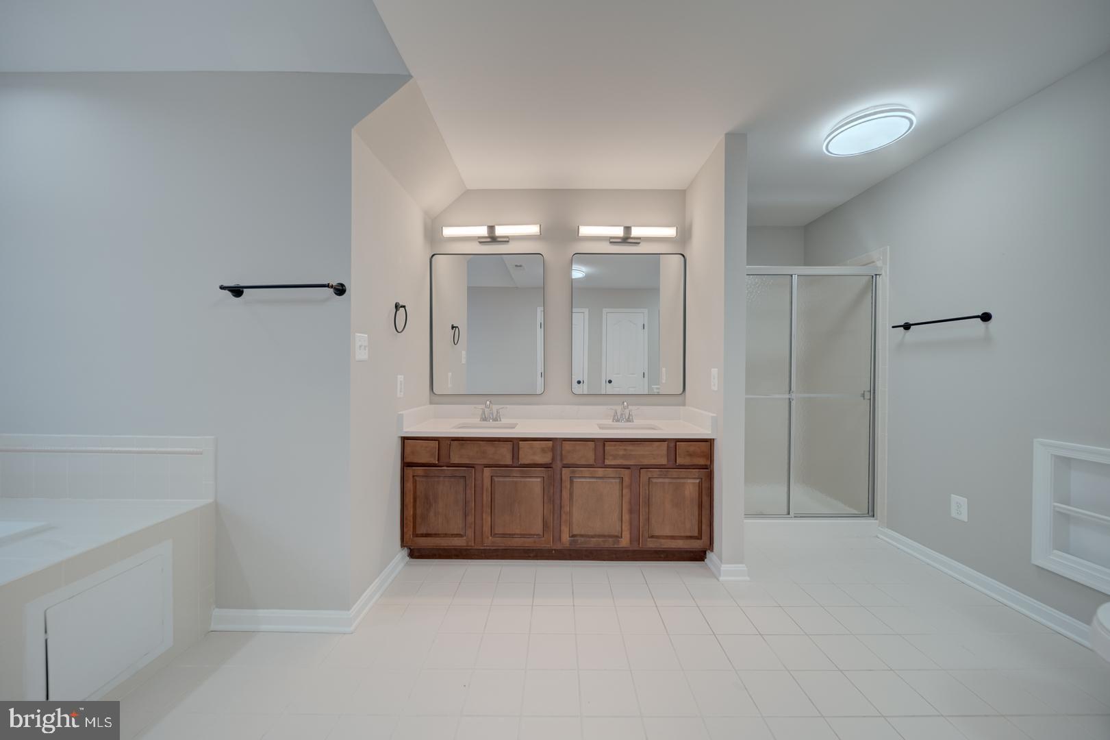 EAST VALLEY OAKS - Residential