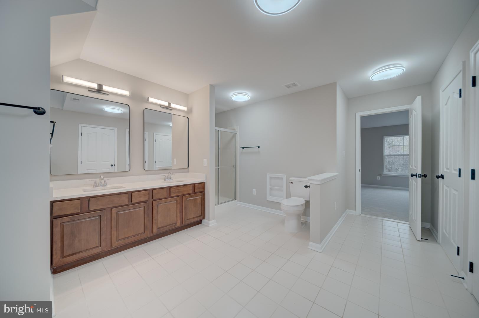 EAST VALLEY OAKS - Residential